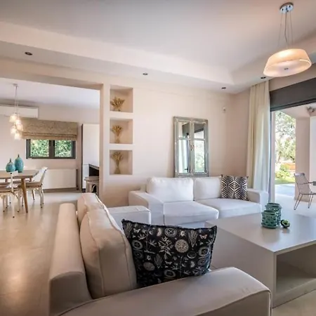 Villa Luxury Villa With Pool *