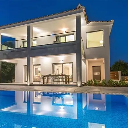 Villa Luxury Villa With Pool *